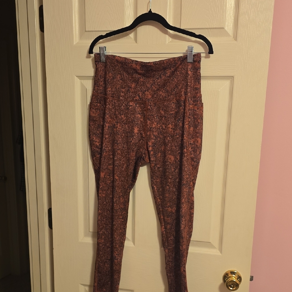 Daisy Fuentes Red Patterned Leggings